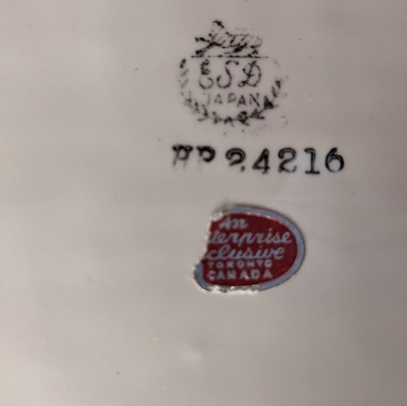 Pair of Midcentury Ceramic Fruit Plaques - Picture 3 of 5